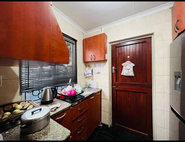 2 BEDROOM FREEHOLD FOR SALE IN NEWLANDS EAST